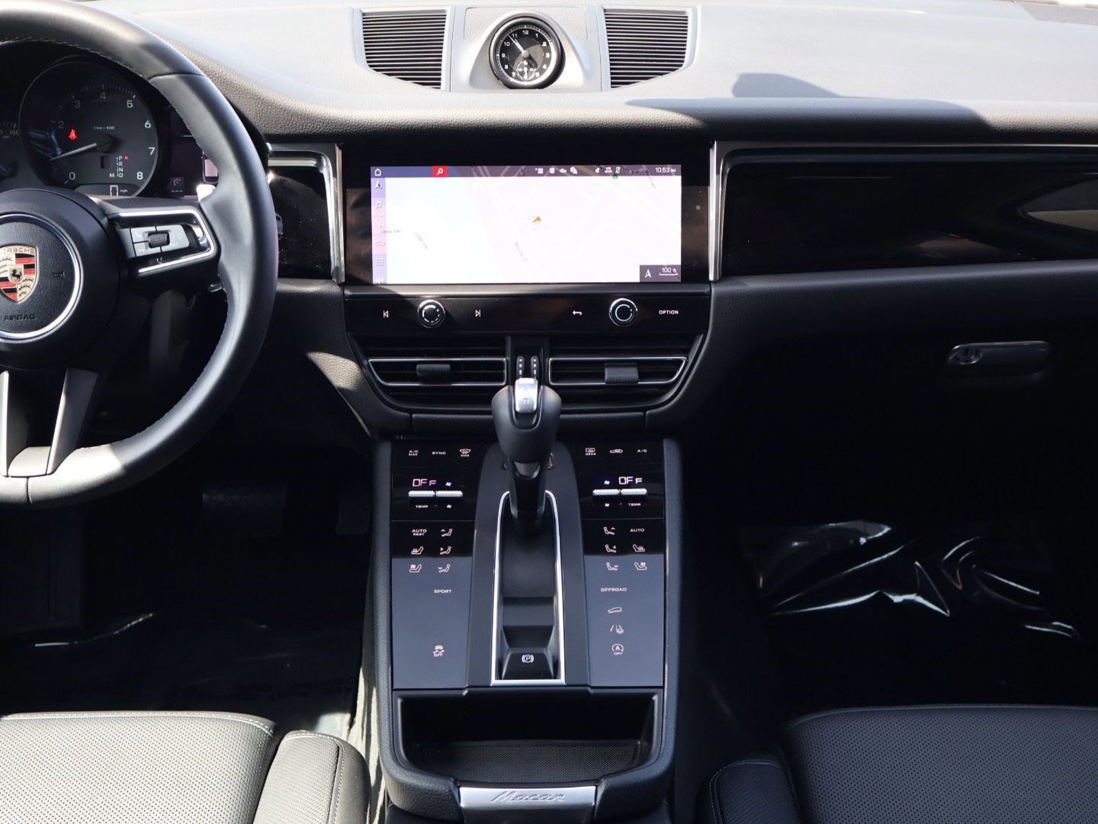 Certified 2025 Porsche Macan image 20