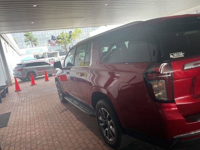 Used 2021 Chevrolet Suburban LT w/ LT Signature Plus Package RWD image 4