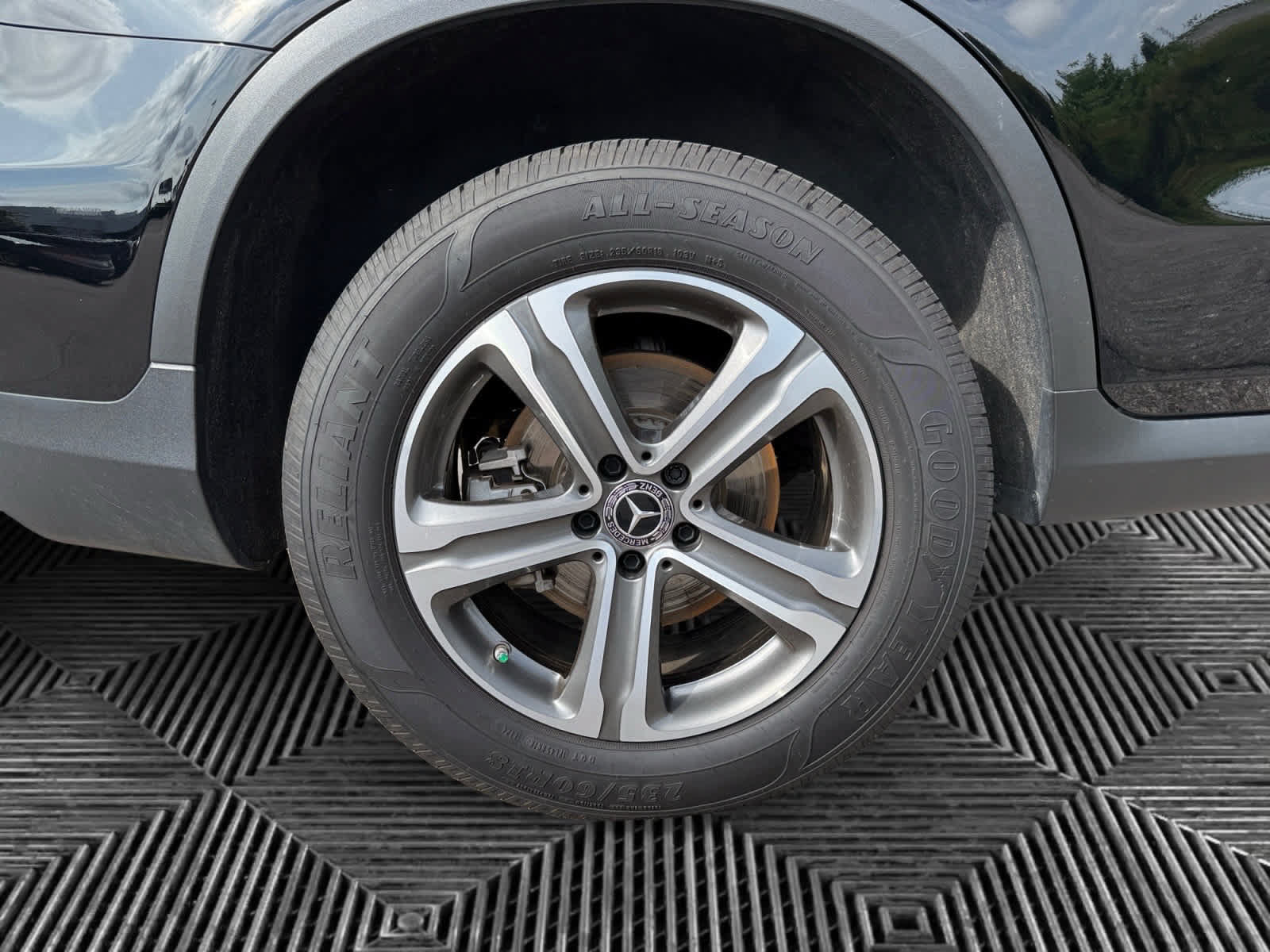 Used 2019 Mercedes-Benz GLC 300 image 9