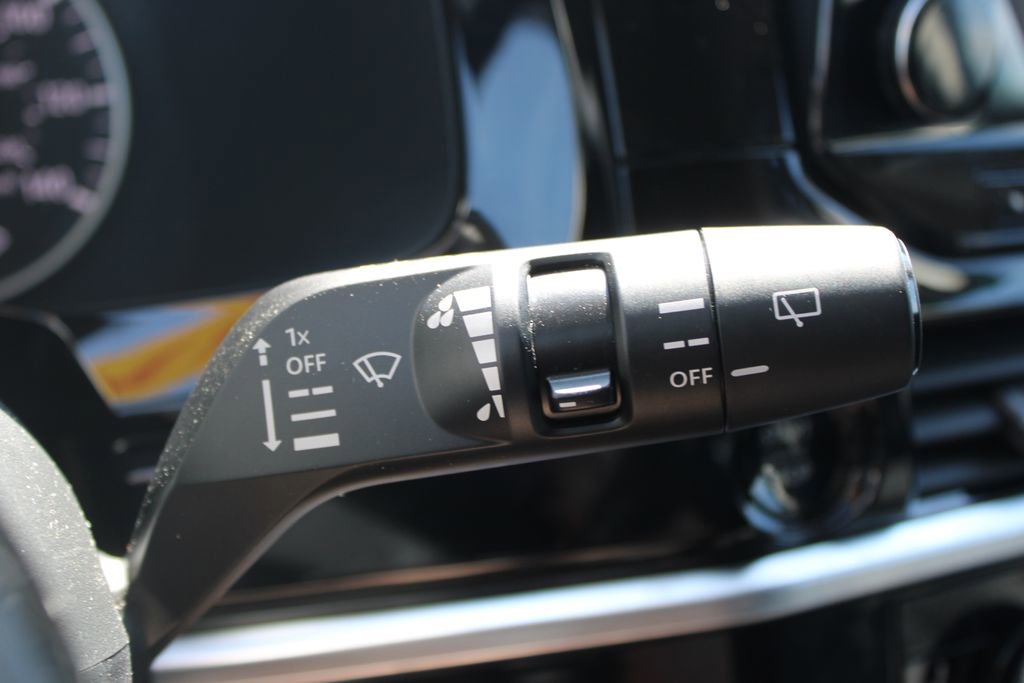 Used 2025 Nissan Pathfinder SL FWD image 41