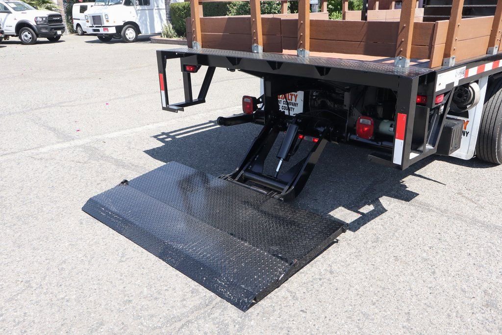 Used 2015 Ford F550 2WD Regular Cab Super Duty image 9