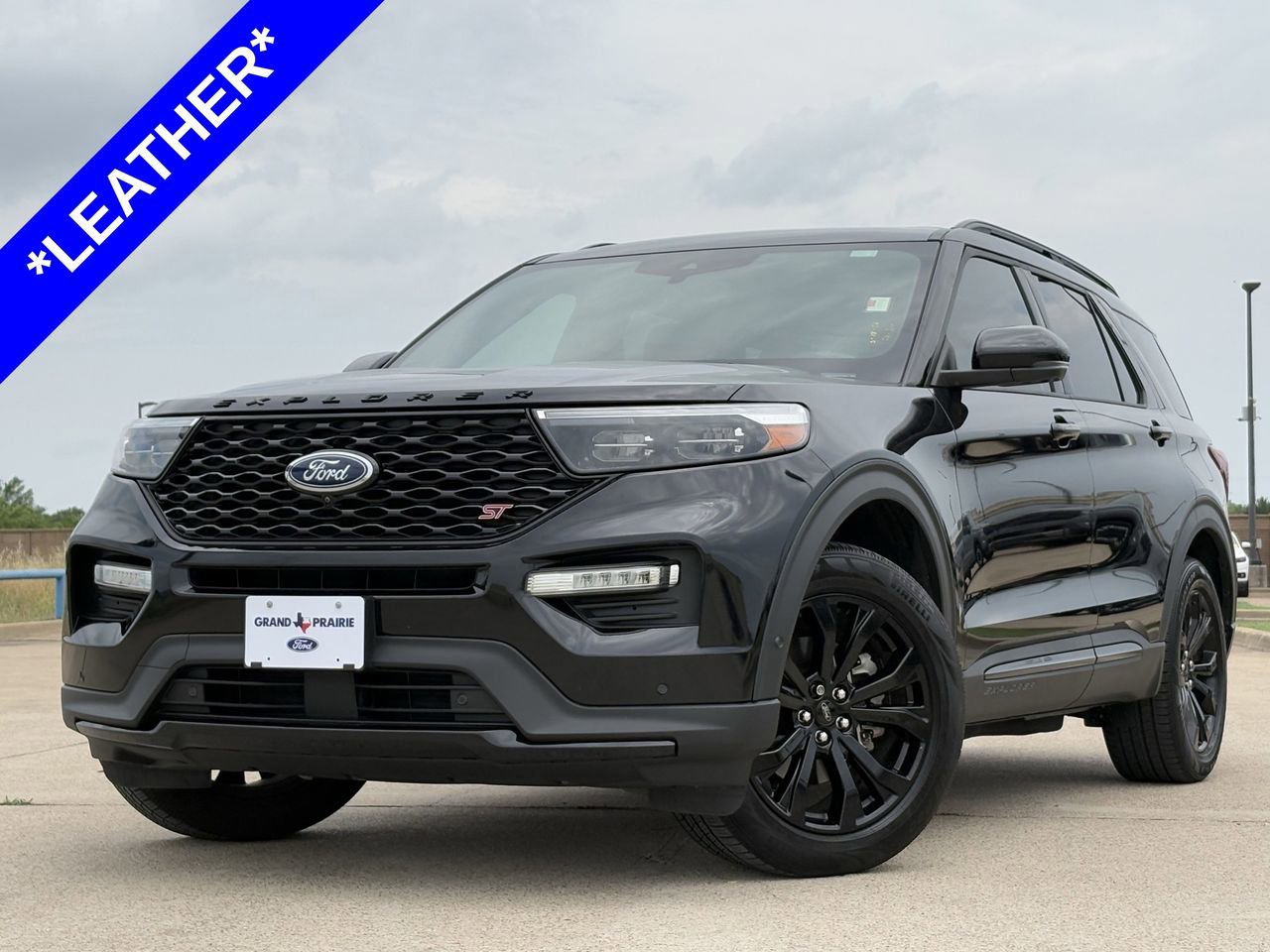 Used 2020 Ford Explorer ST w/ Premium Technology Package AWD/4WD image 2