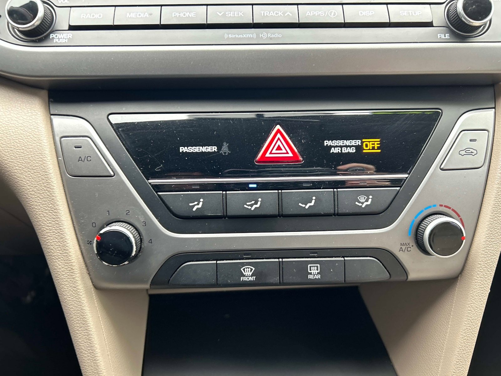 Used 2017 Hyundai Elantra SE image 29