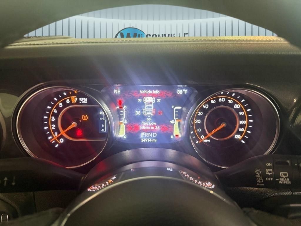 Used 2022 Jeep Wrangler Unlimited Sahara AWD/4WD image 11