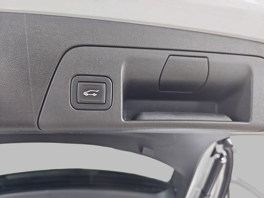 Certified 2023 Buick Envision Essence w/ Sport Touring Package image 17