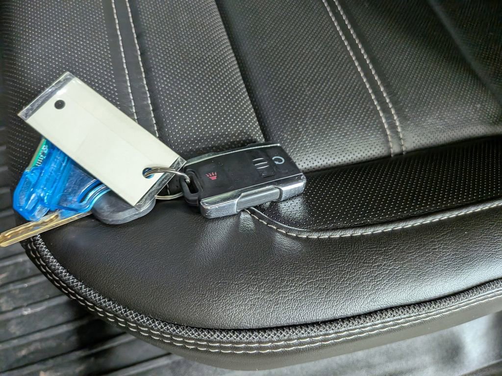 Used 2015 GMC Sierra 2500 Denali image 35