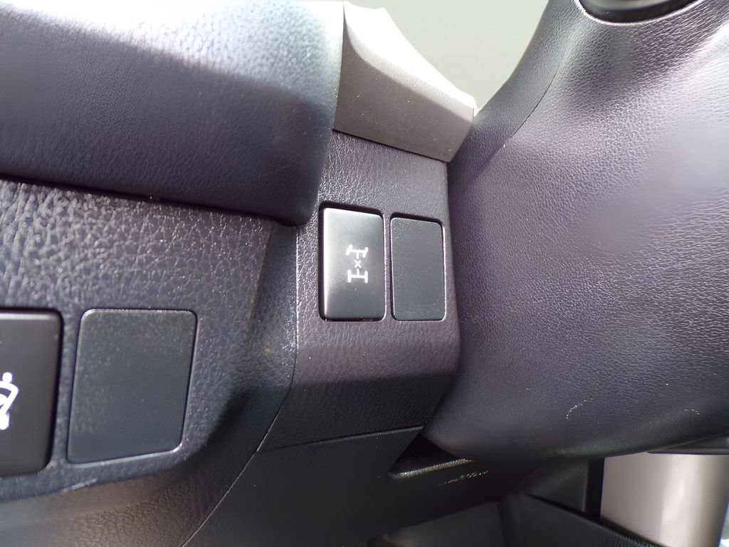 Used 2018 Toyota RAV4 LE image 21