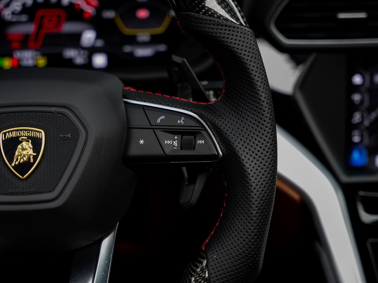 Used 2019 Lamborghini Urus AWD/4WD image 42