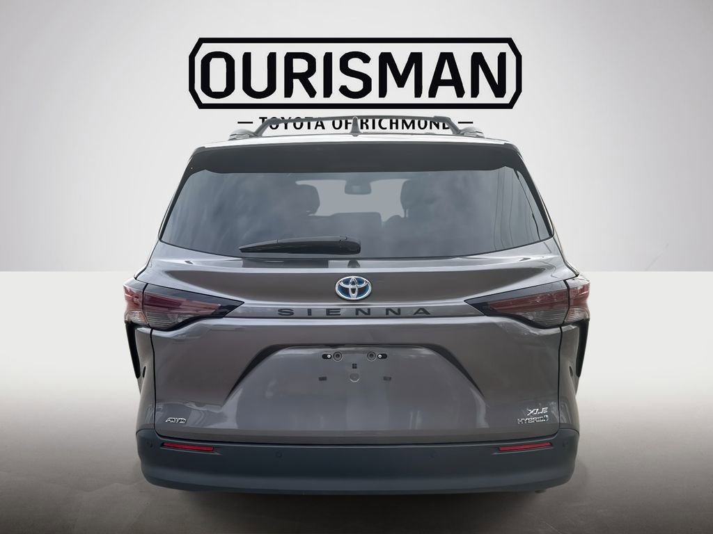Used 2024 Toyota Sienna XLE image 6