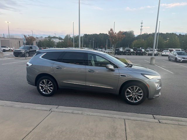 Used 2024 Buick Enclave Avenir AWD/4WD image 5
