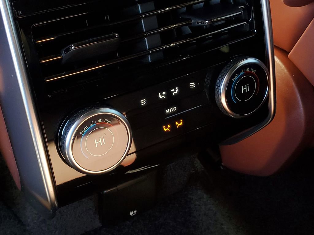 New 2026 Land Rover Range Rover SE image 25