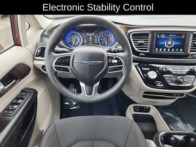 Used 2018 Chrysler Pacifica Touring Plus image 22