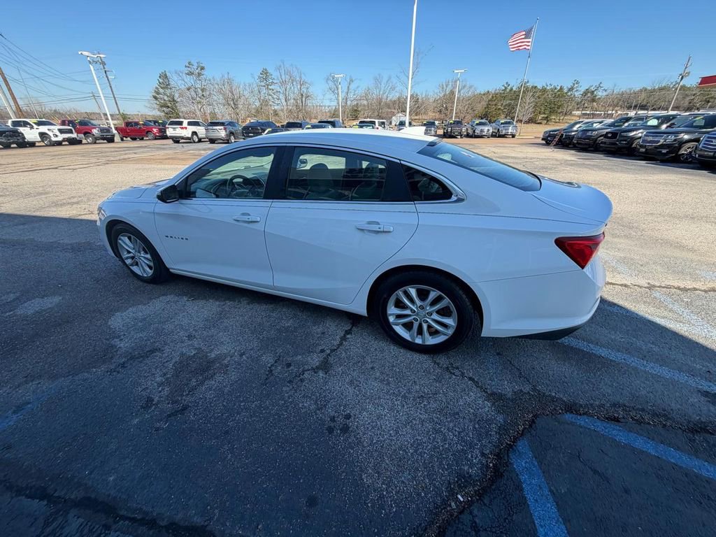 Used 2016 Chevrolet Malibu LT w/ Leather Package FWD image 4