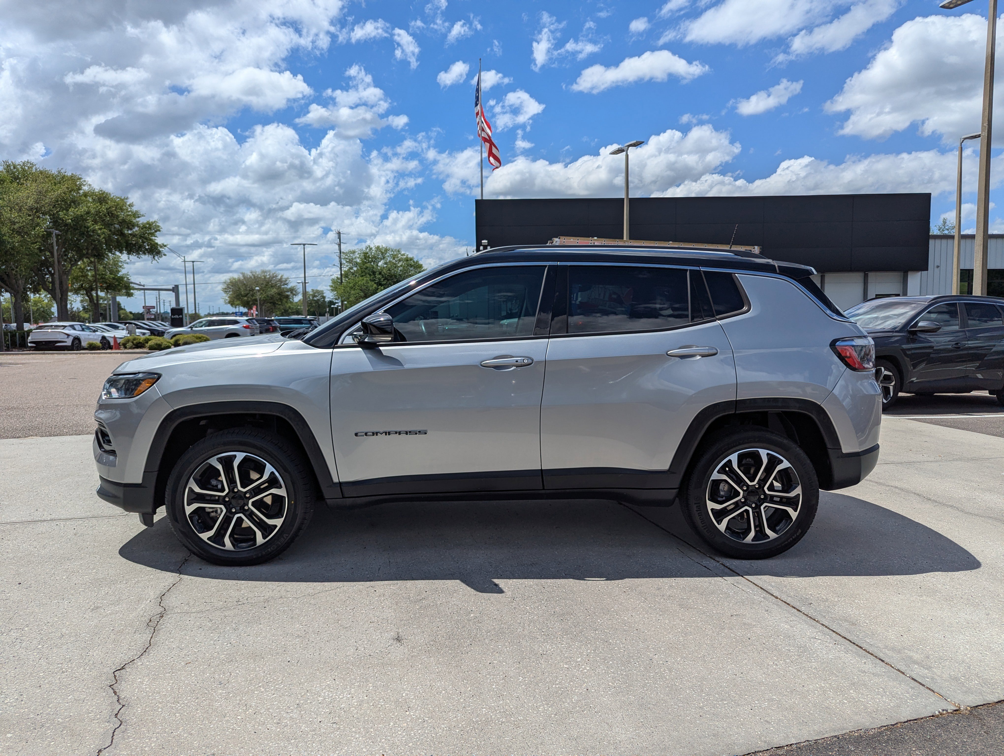 Used 2022 Jeep Compass Limited w/ Sun and Sound Group image 5