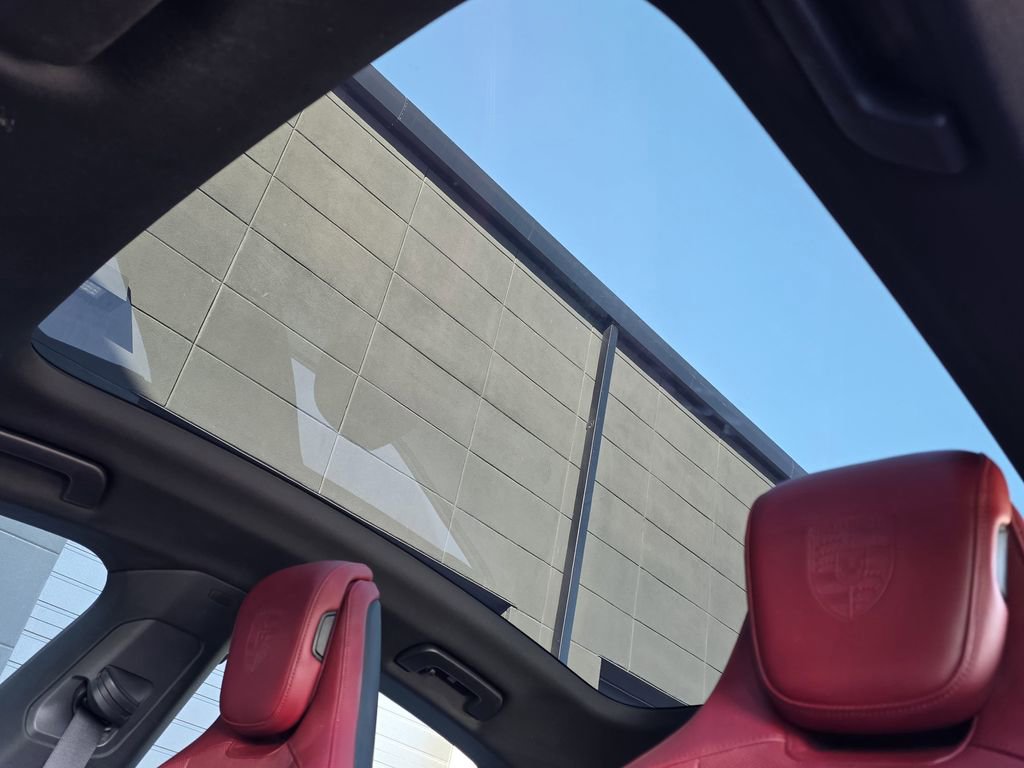 Used 2020 Porsche Taycan 4S image 12