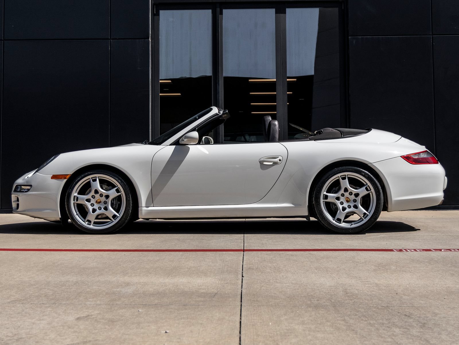 Used 2006 Porsche 911 Carrera RWD image 2