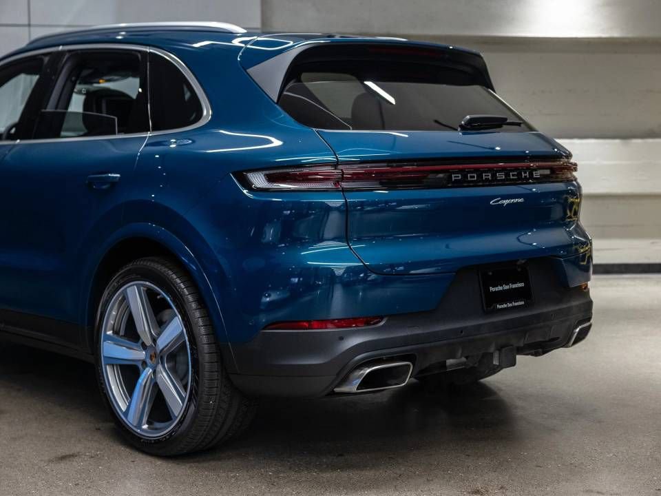 Certified 2026 Porsche Cayenne AWD/4WD image 14