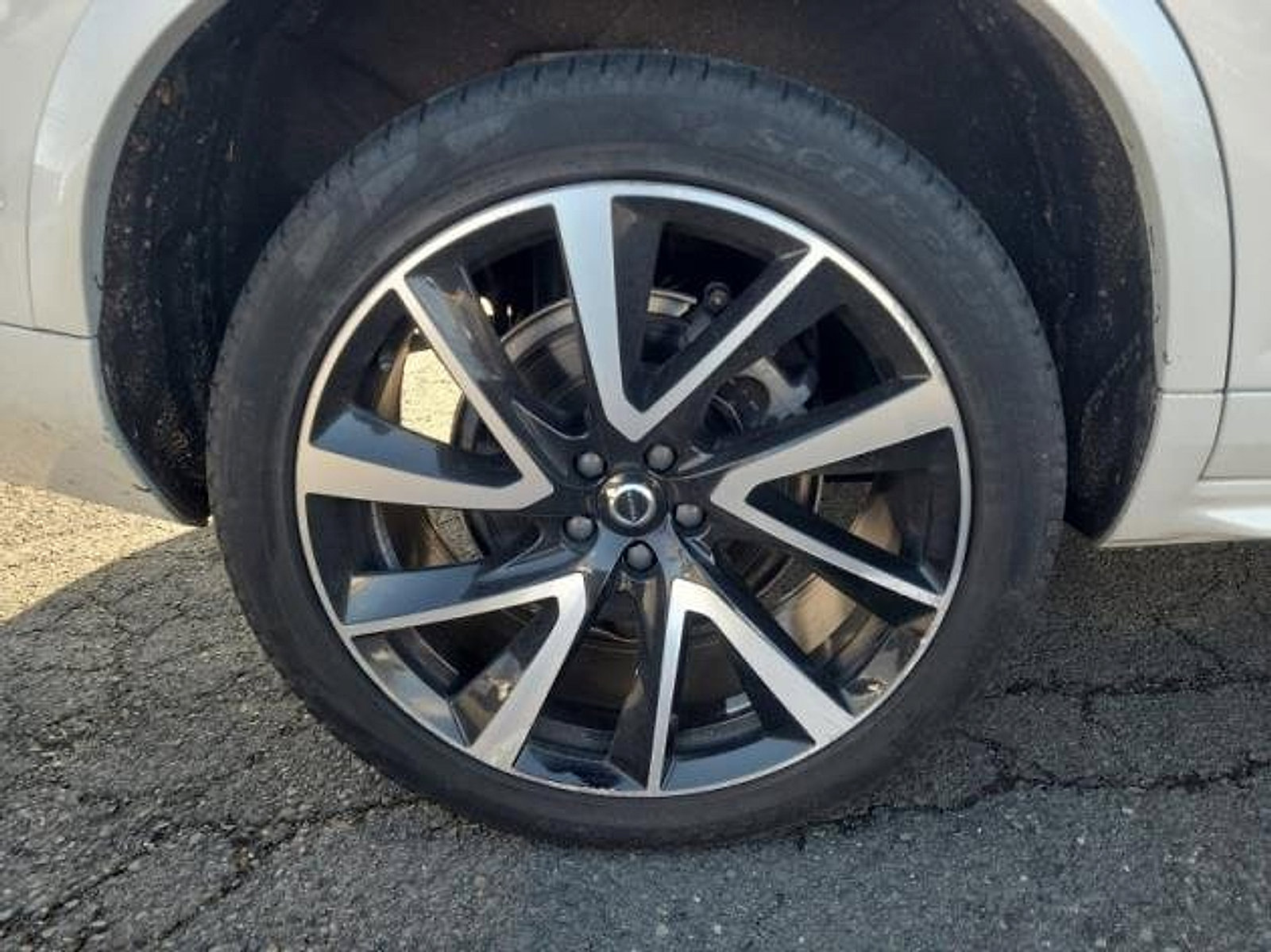 Certified 2023 Volvo XC90 B6 Plus w/ Protection Package Premier image 18