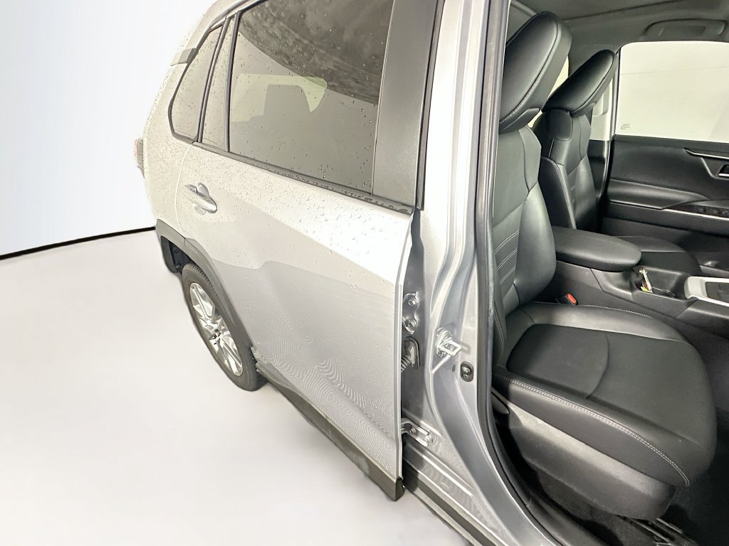 Used 2022 Toyota RAV4 XLE Premium AWD/4WD image 28