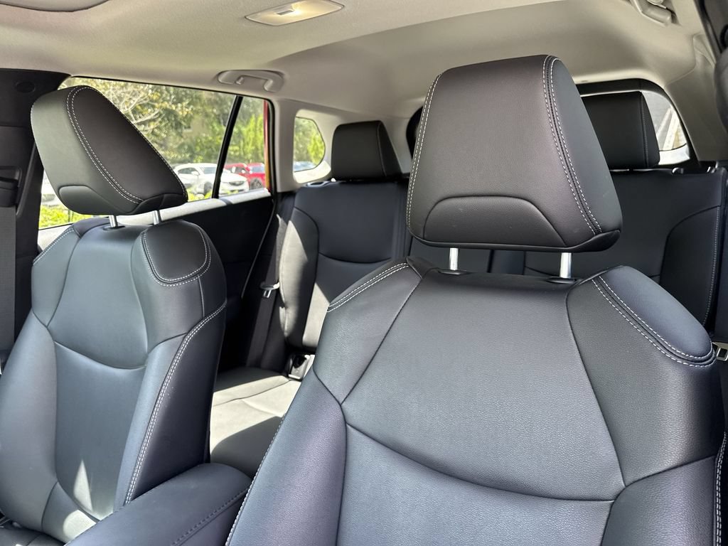 Used 2023 Toyota Corolla Cross XLE w/ Convenience Package FWD image 42
