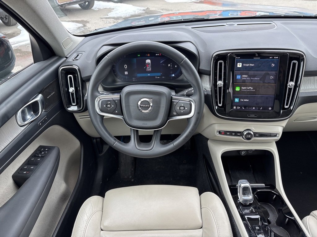 Used 2023 Volvo XC40 B4 Ultimate image 12