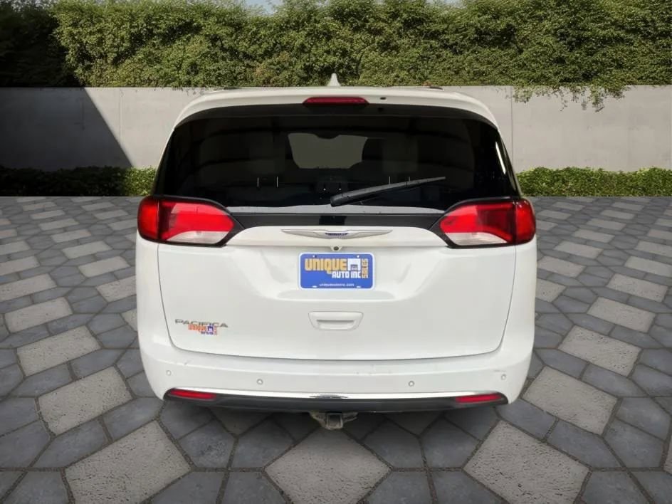 Used 2019 Chrysler Pacifica Touring-L Plus image 6