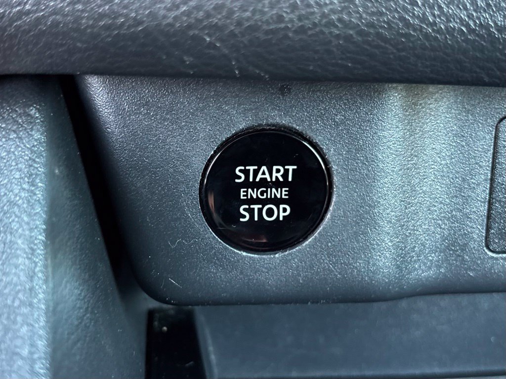 Used 2025 Nissan Rogue SV FWD image 17