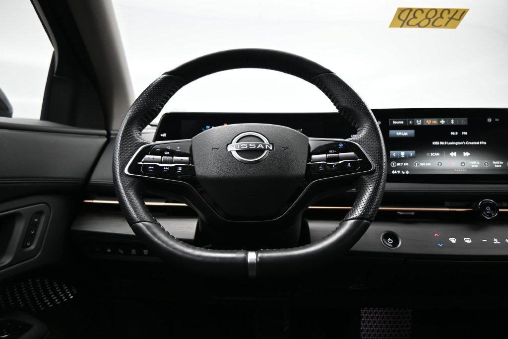 Used 2023 Nissan Ariya AWD image 15