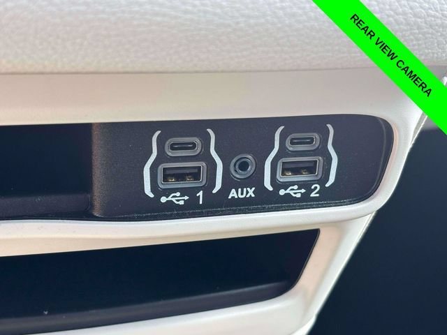 Used 2023 Chrysler Pacifica Touring-L FWD image 20