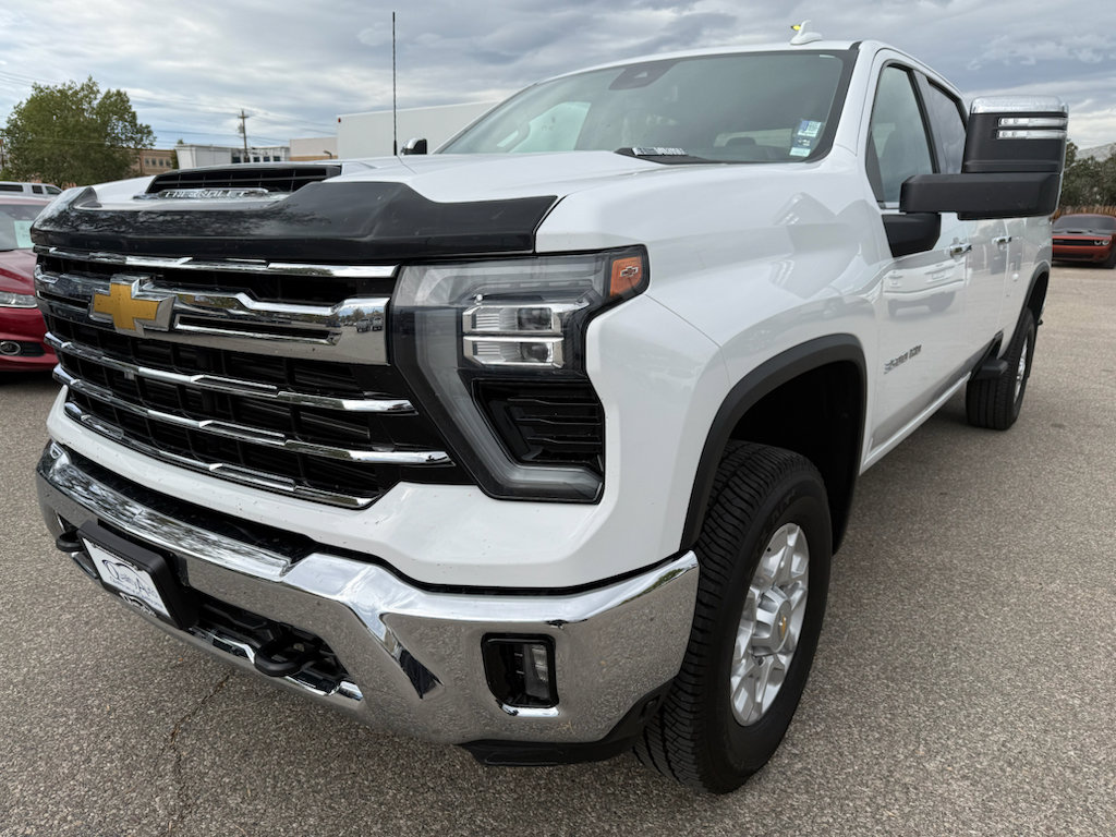 Used 2024 Chevrolet Silverado 3500 LTZ image 2