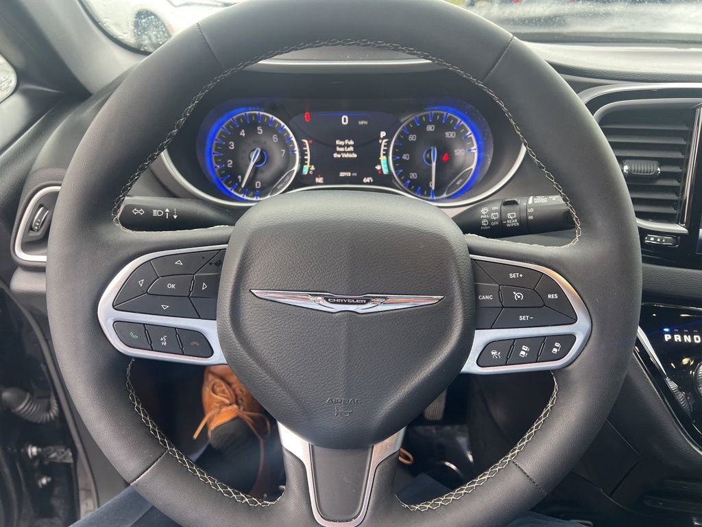Used 2025 Chrysler Pacifica Select image 17