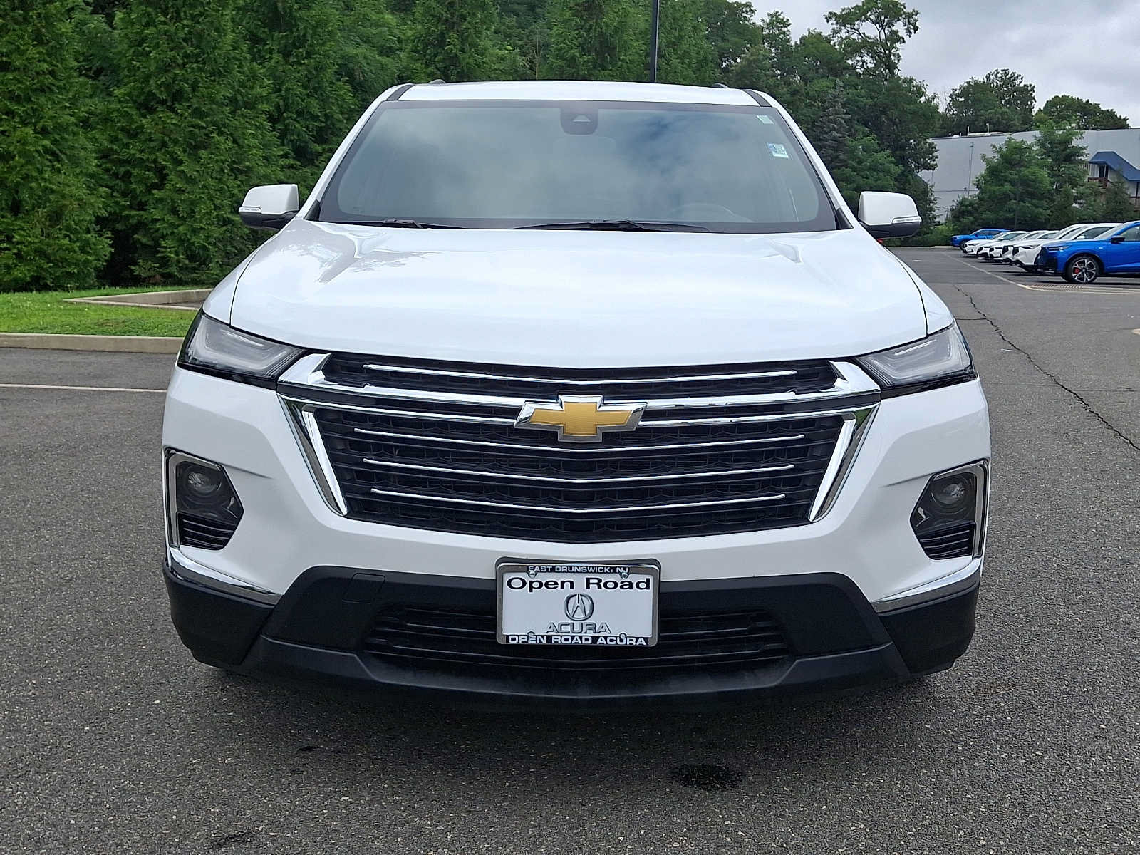 Used 2023 Chevrolet Traverse LT AWD/4WD image 2