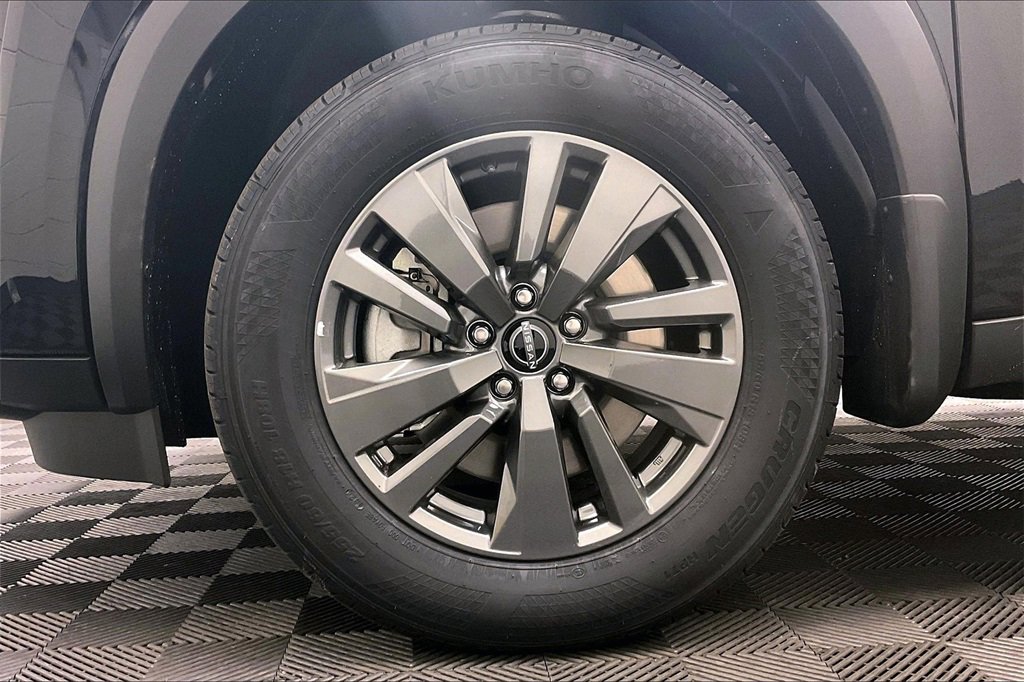 Certified 2025 Nissan Pathfinder SV image 13