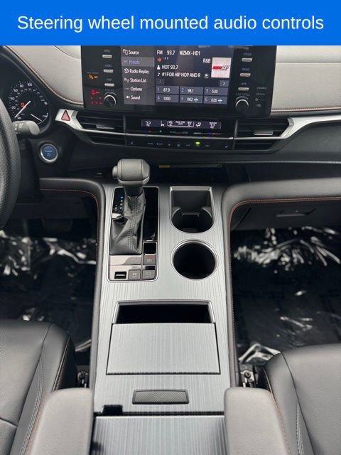 Used 2022 Toyota Sienna XSE w/ XSE Plus Package image 22