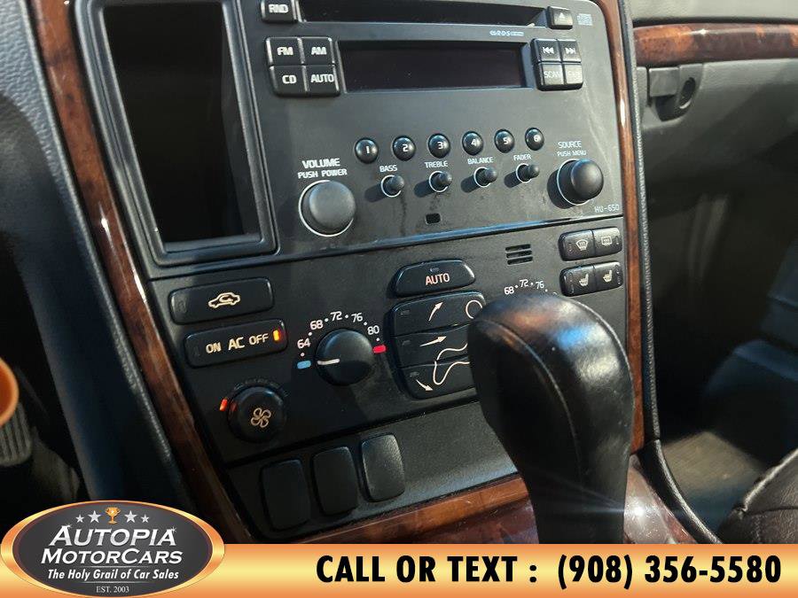 Used 2005 Volvo XC70 image 25