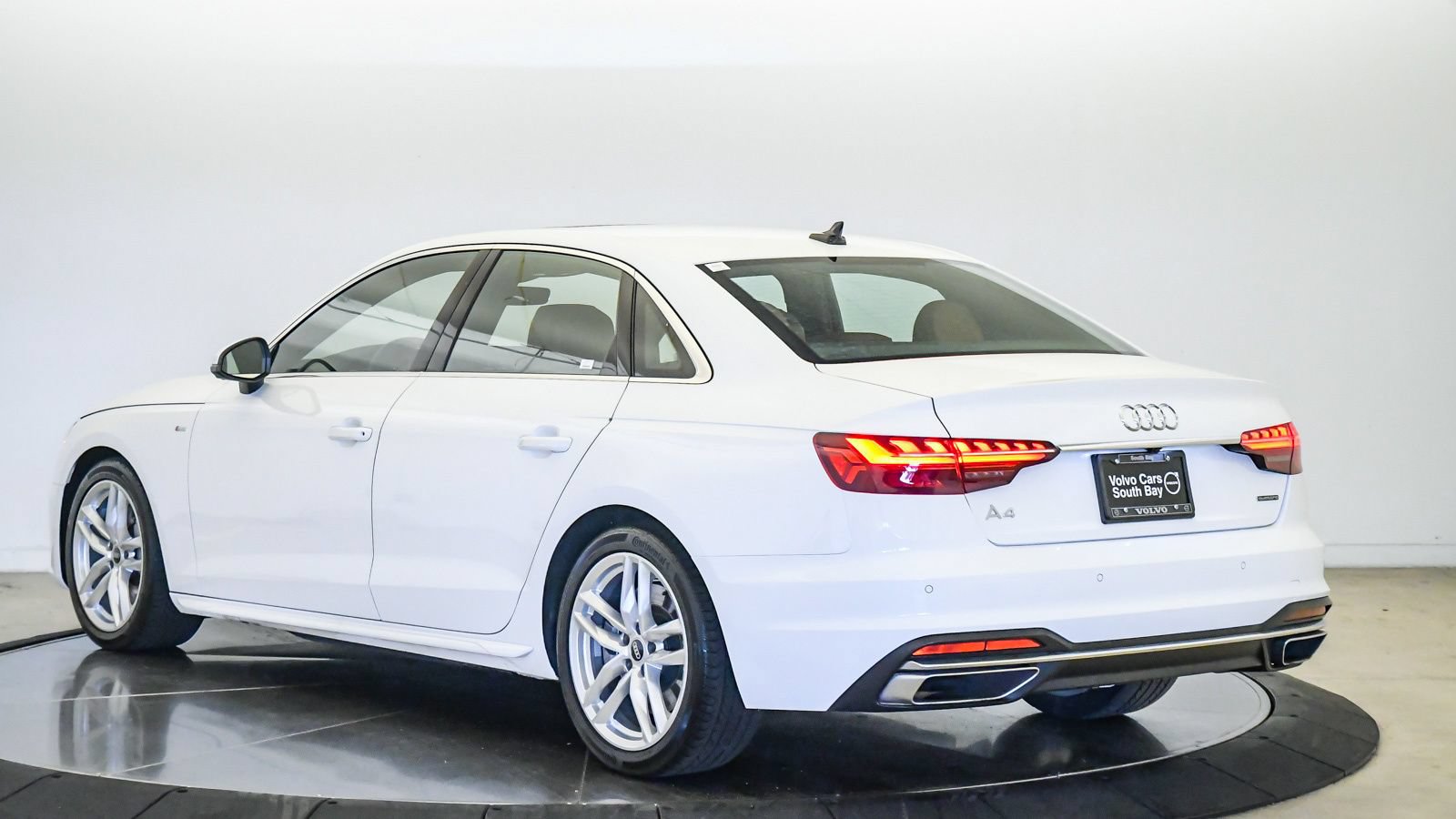 Used 2022 Audi A4 2.0T Premium Plus w/ Premium Plus Package AWD/4WD image 2