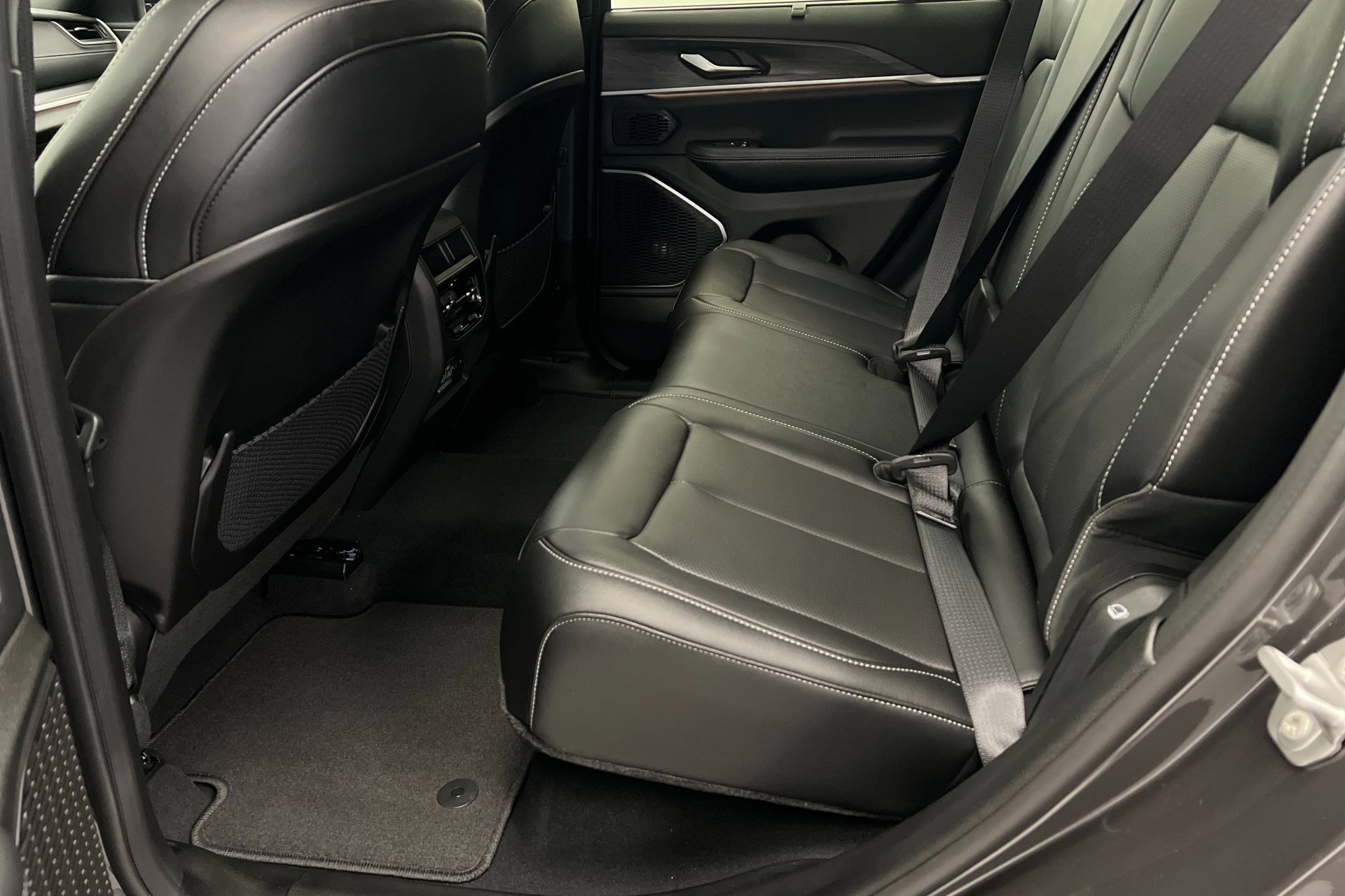 New 2024 Jeep Grand Cherokee Limited 4xe w/ Luxury Tech Group II image 21