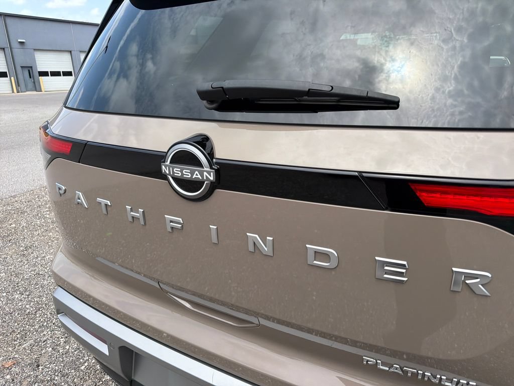 Certified 2024 Nissan Pathfinder Platinum FWD image 19