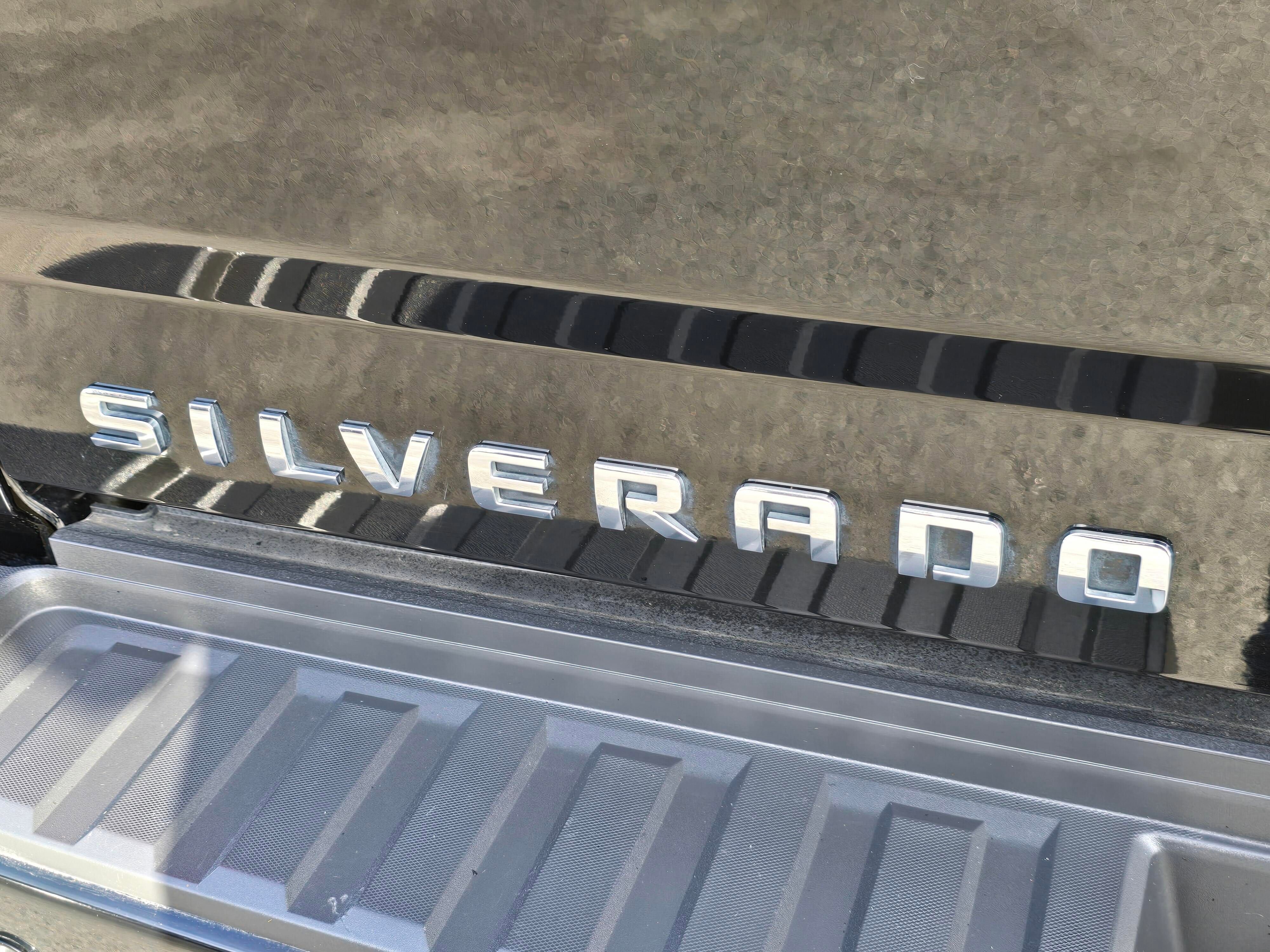 Used 2015 Chevrolet Silverado 3500 High Country AWD/4WD image 9