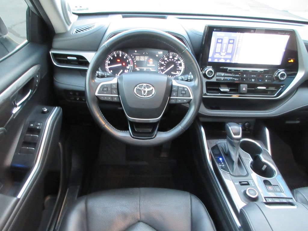 Used 2022 Toyota Highlander Platinum AWD/4WD image 15