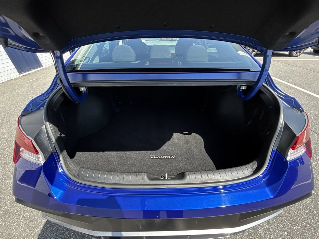 Used 2025 Hyundai Elantra SEL FWD image 22