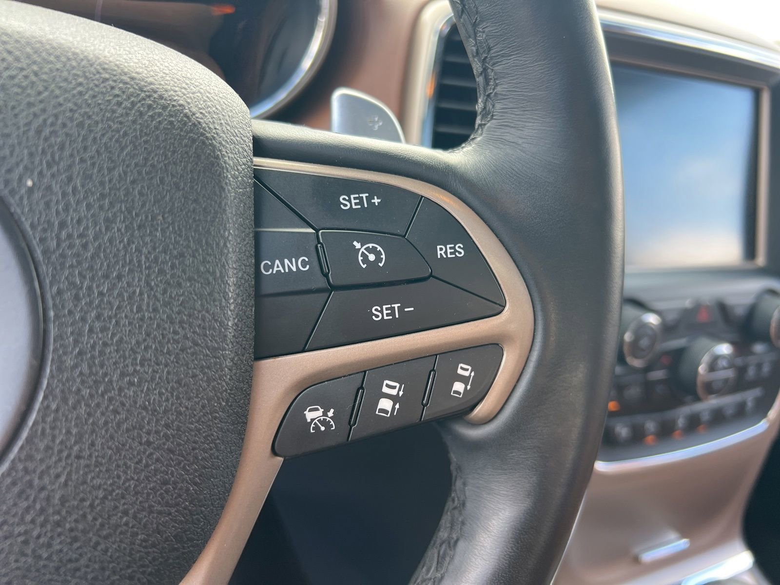 Used 2017 Jeep Grand Cherokee Summit w/ Platinum Series Group image 23