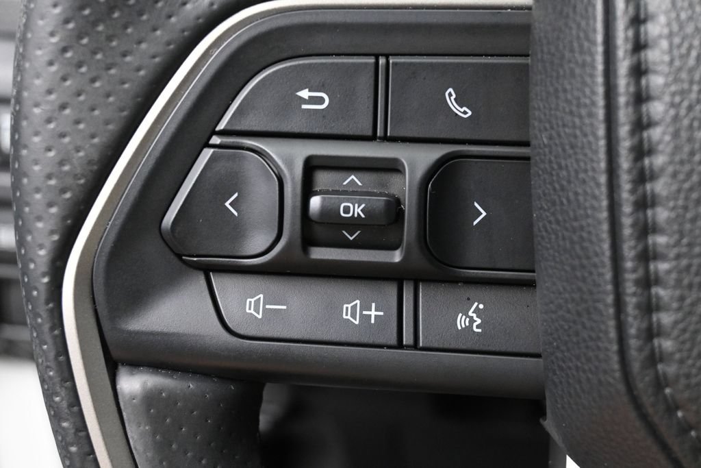 Used 2025 Toyota 4Runner Limited AWD/4WD image 18