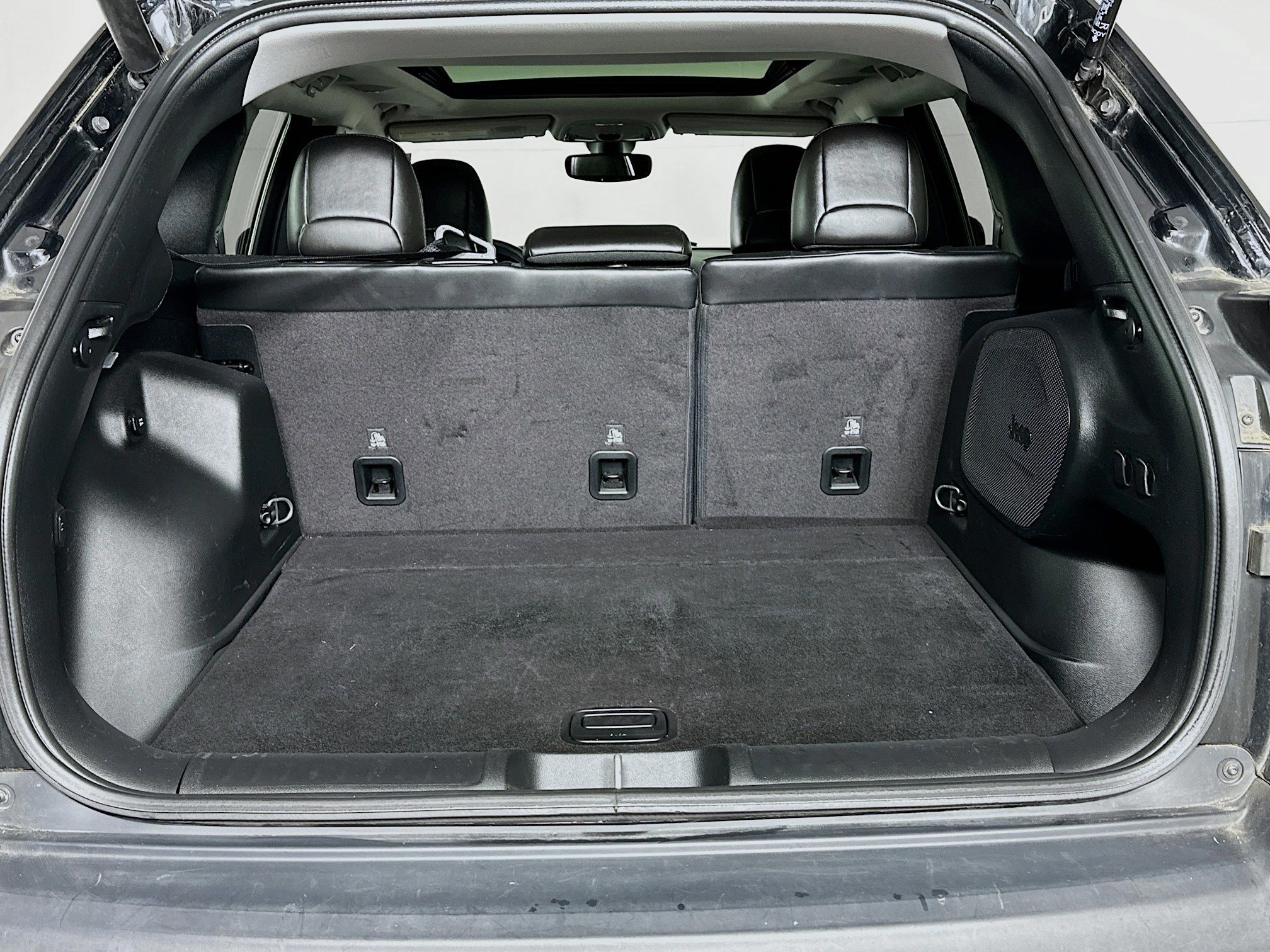 Used 2020 Jeep Cherokee Limited image 25