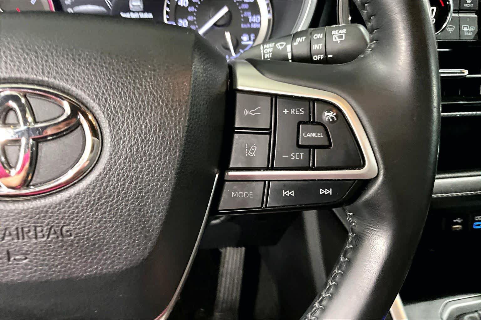 Used 2022 Toyota Highlander XSE FWD image 49