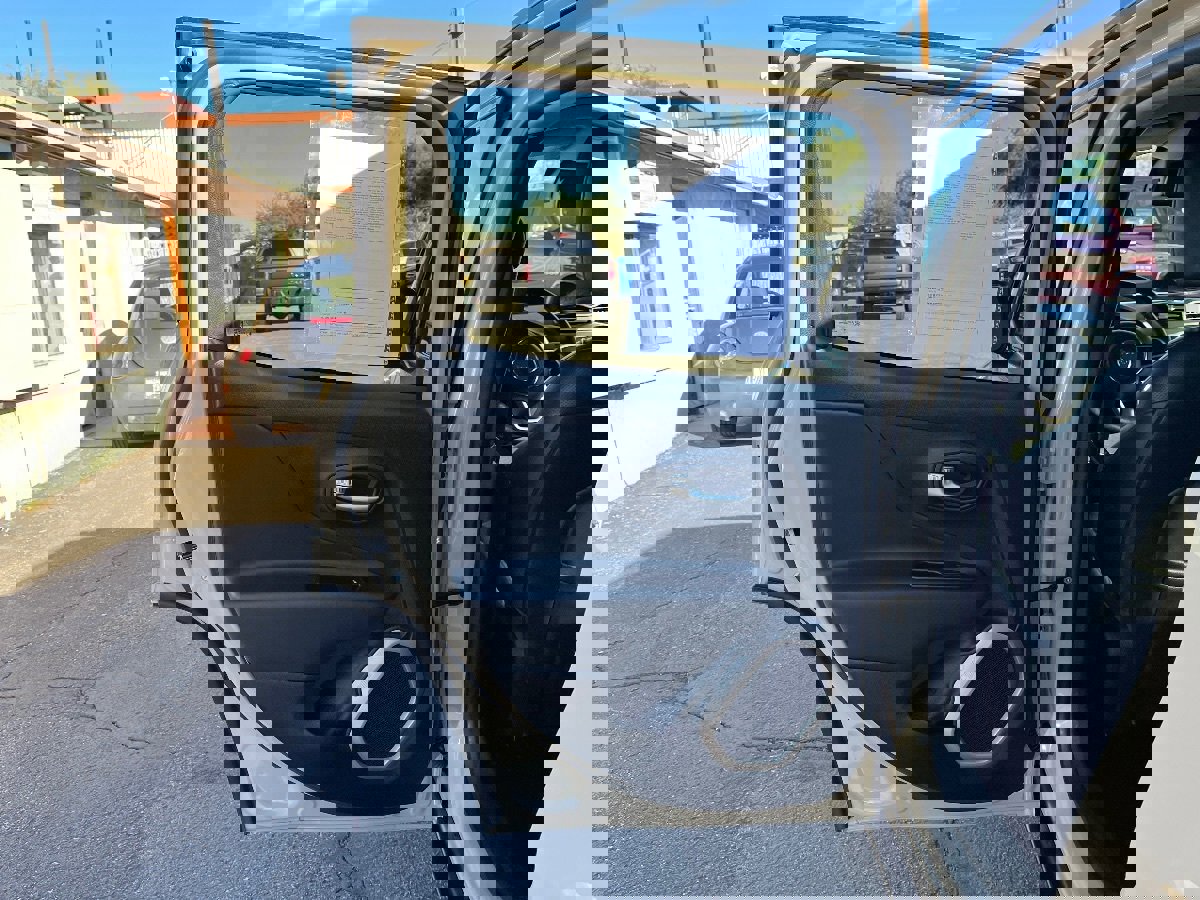 Used 2017 Jeep Renegade Trailhawk image 32