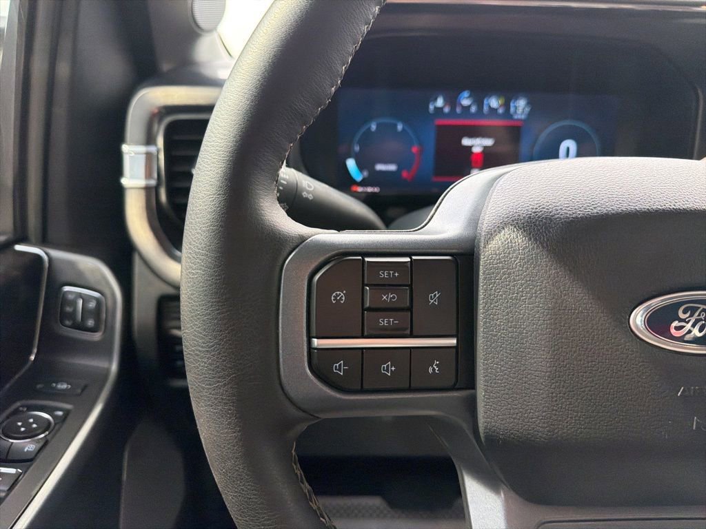 Used 2025 Ford F350 Lariat w/ Chrome Package AWD/4WD image 18
