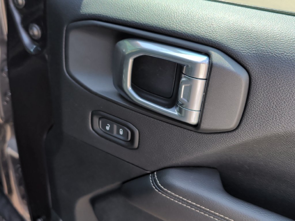 Used 2021 Jeep Wrangler Unlimited Sahara AWD/4WD image 36