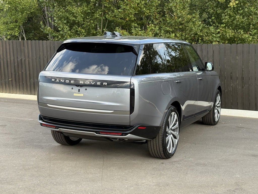New 2025 Land Rover Range Rover Long Wheelbase SE image 6