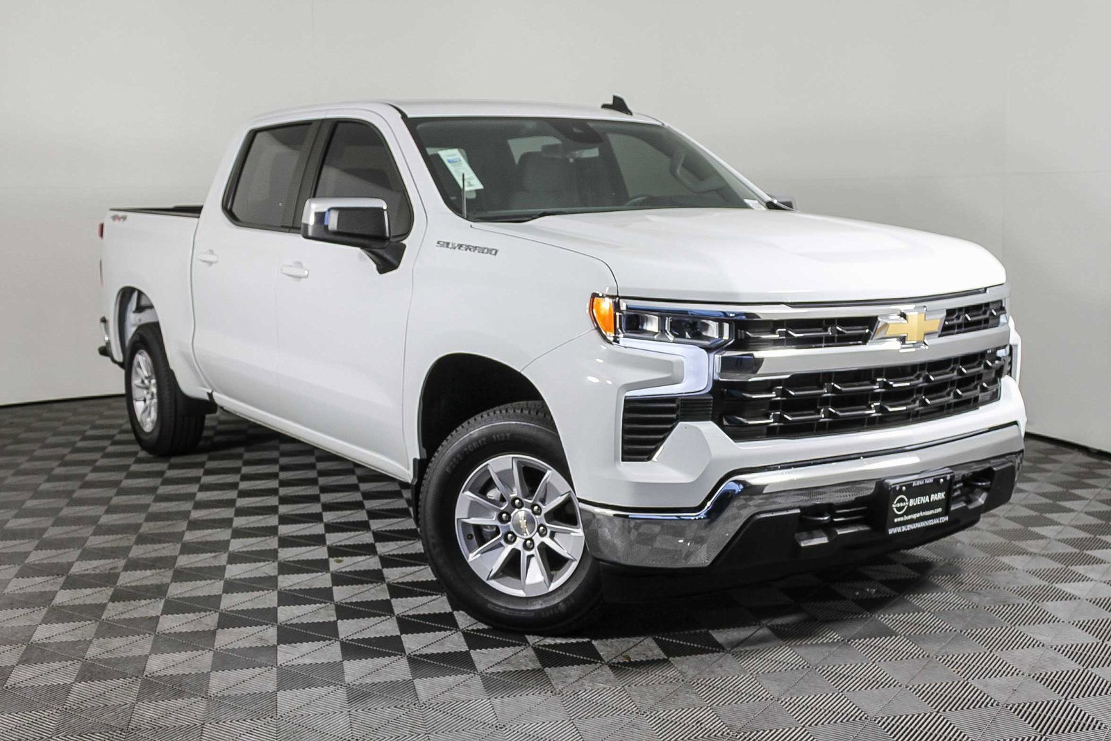 Used 2023 Chevrolet Silverado 1500 LT image 1